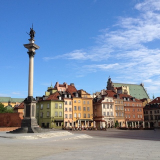 Plac Zamkowy, widok na Kolumnę Zygmunta, kamienice i Katedrę Św. Jana
